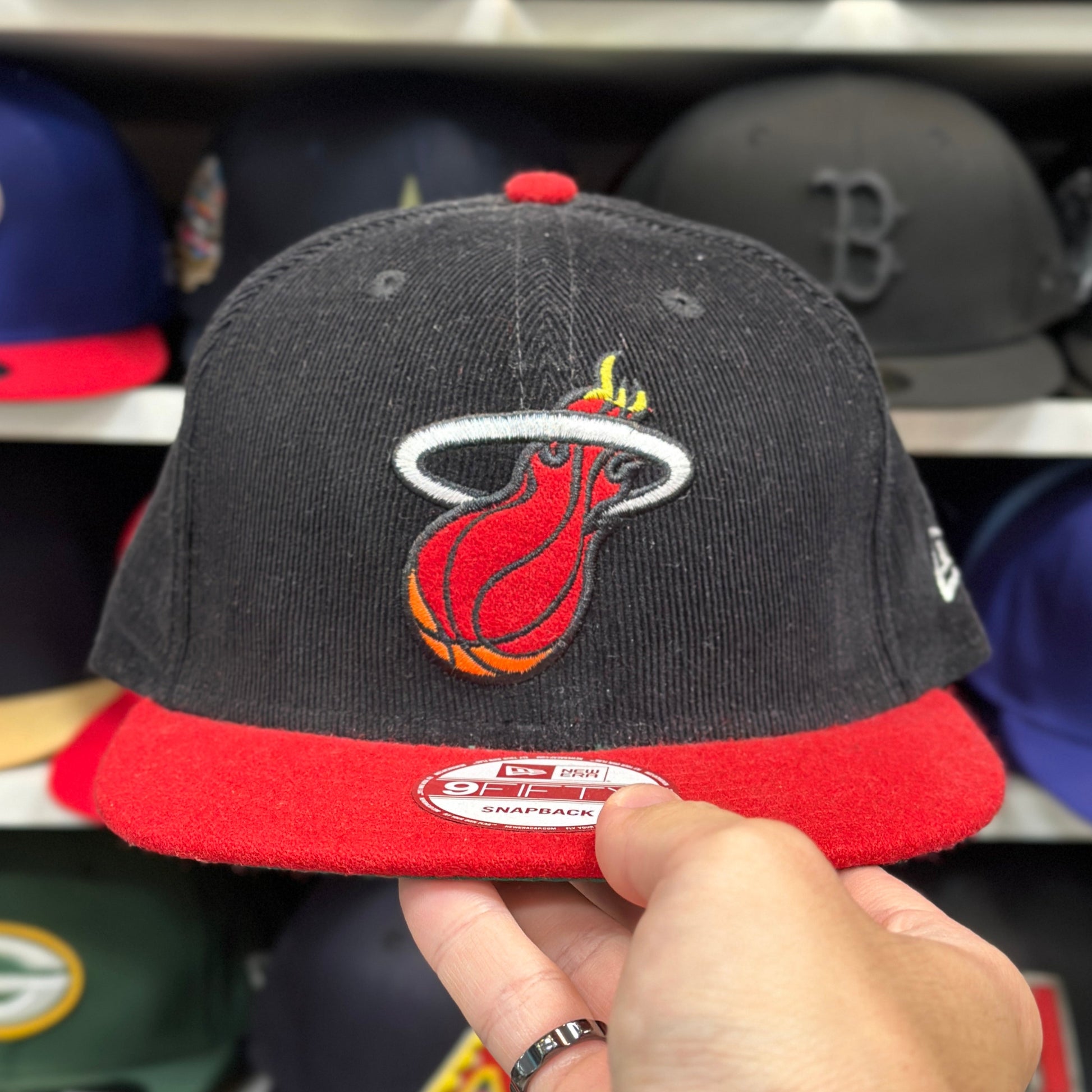 New Era Miami Heat Black Corduroy/Red Vintage 9FIFTY Snapback