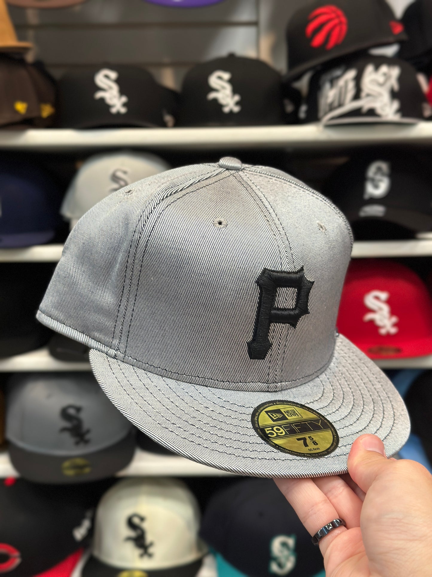 Pittsburgh Pirates NFL Vintage Gloss Silver | New Era 59FIFTY Fitted Hat | 6 7/8 & 7 5/8