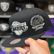 Los Angeles Lakers 'Logo Wrap 60th Anniversary' Black/White Mitchell & Ness Snapback - Product Image
