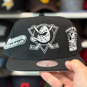 Anaheim Ducks 'Logo Wrap Inaugural Season' Black/White Mitchell & Ness Snapback - Product Image