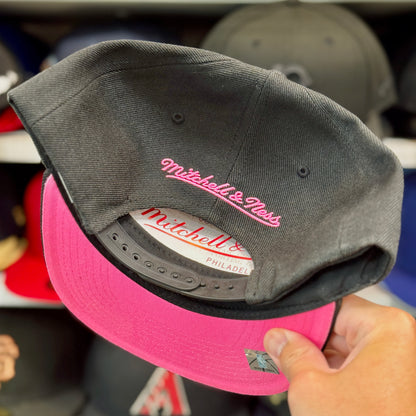 Miami Heat Two-tone Mitchell & Ness Snapback Black / Pink Under brim