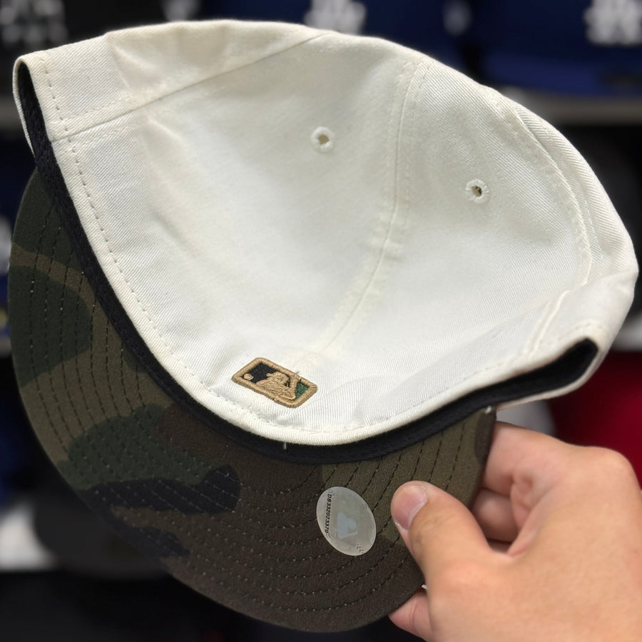 New Era Los Angeles Dodgers 'Chrome Camo' White 59FIFTY Fitted Hat - Product Image