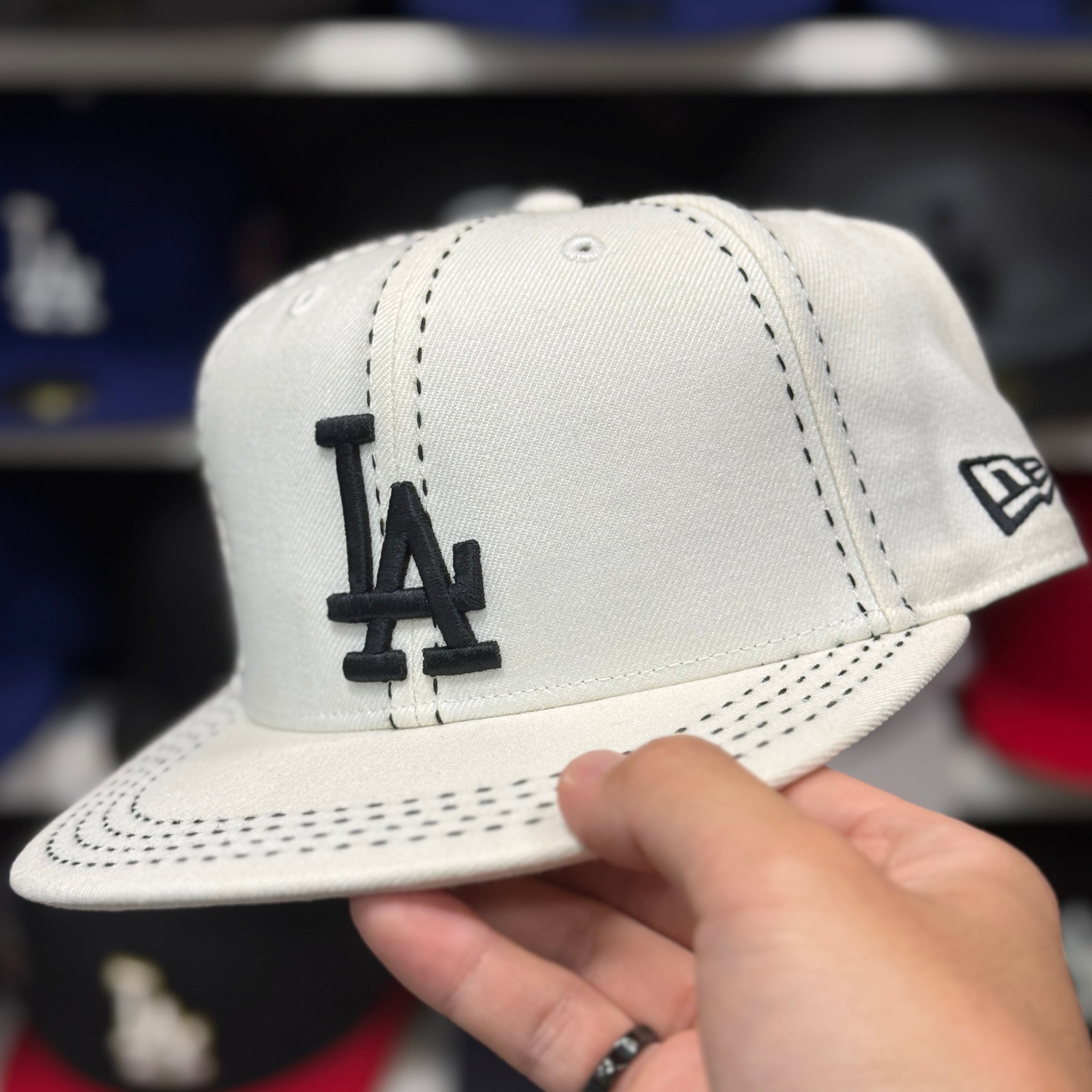 New Era Los Angeles Dodgers 'Chrome Stitch' White 59FIFTY Fitted Hat - Product Image