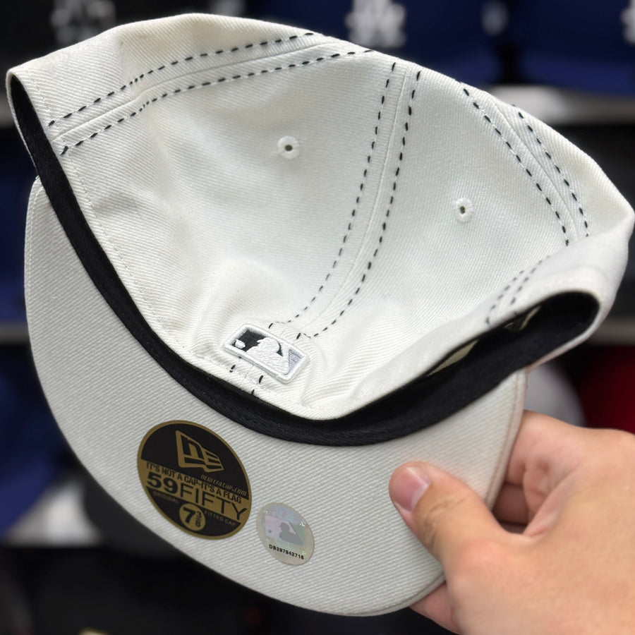 New Era Los Angeles Dodgers 'Chrome Stitch' White 59FIFTY Fitted Hat - Product Image