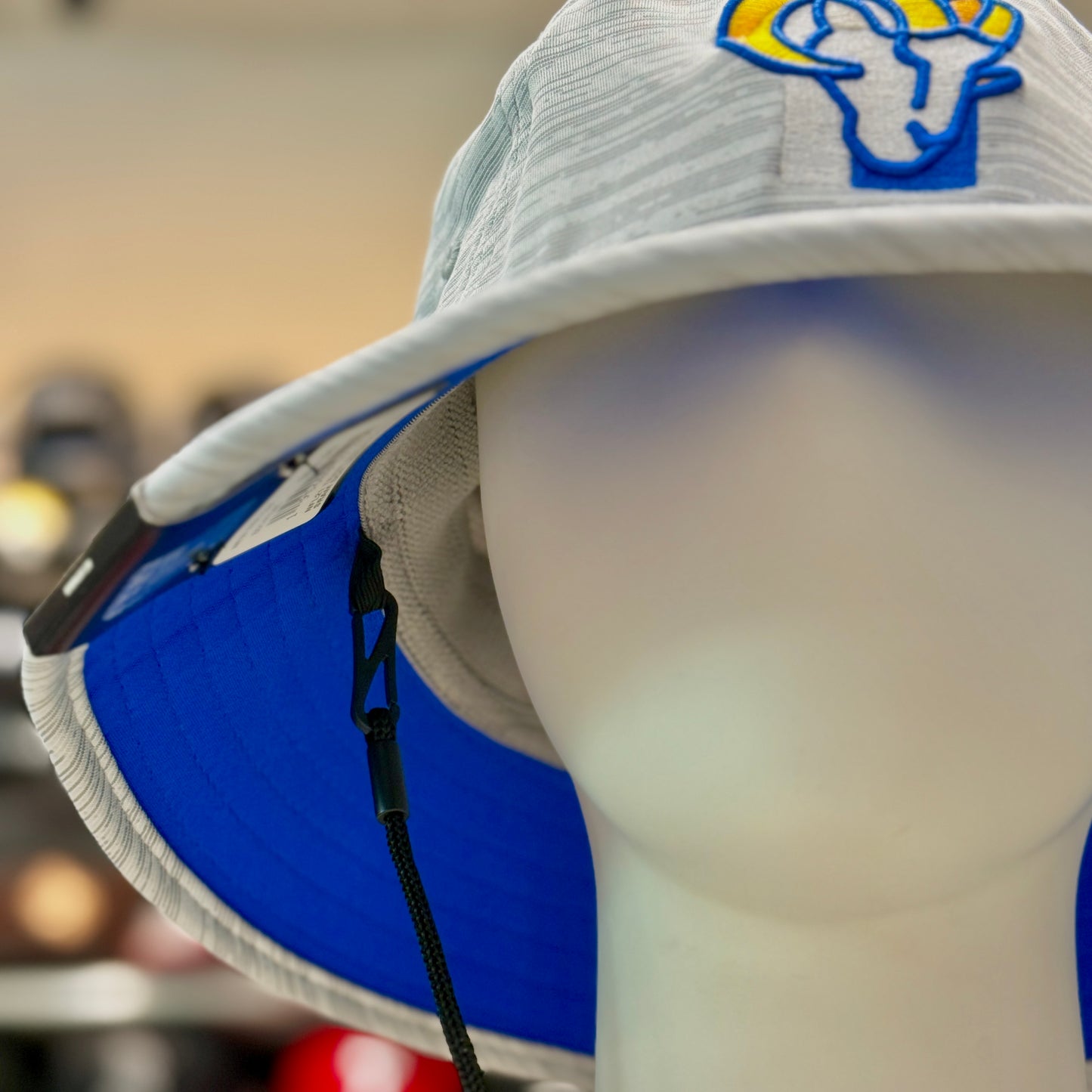 New Era Los Angeles Rams Bucket Hat | Silver / Blue Under Brim