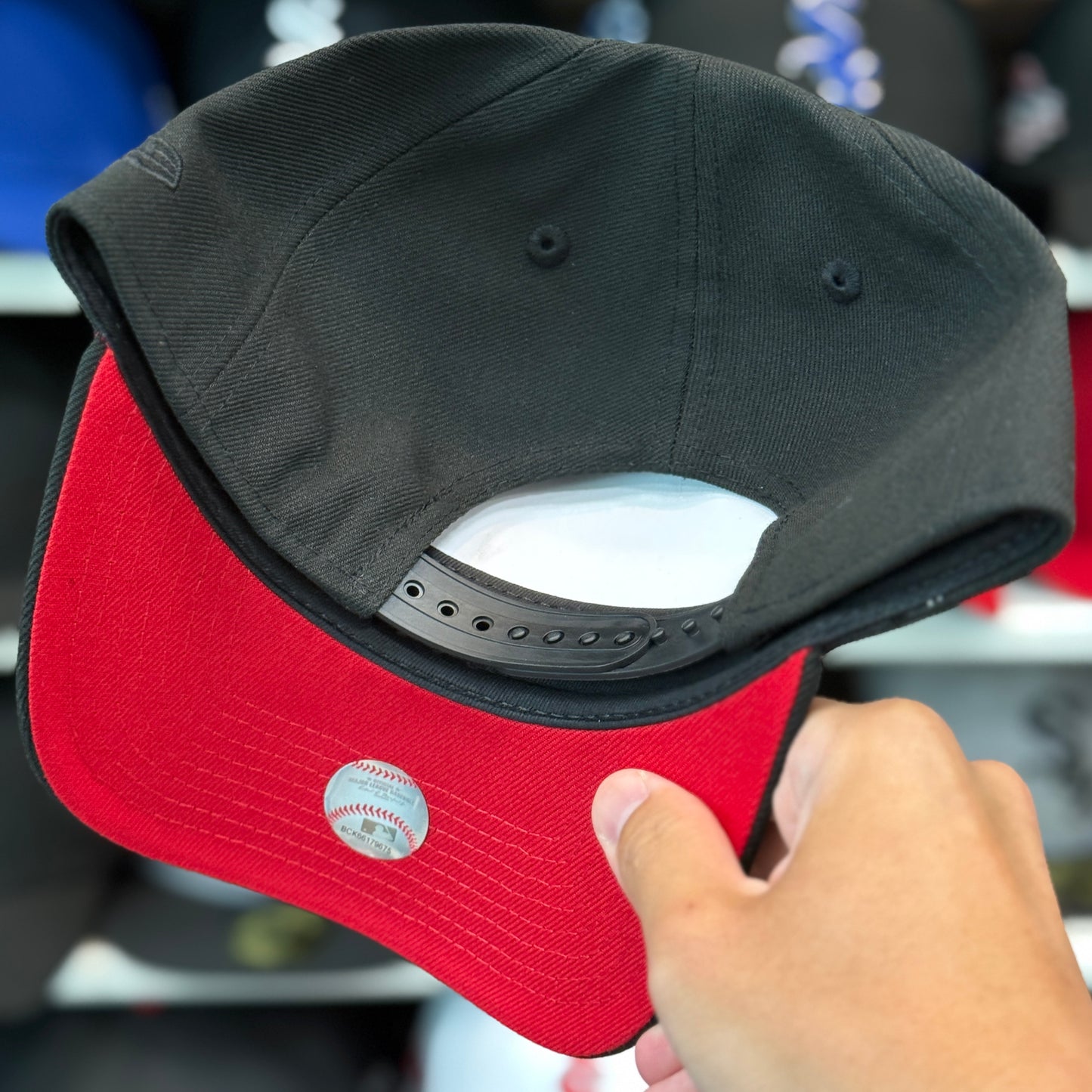 New Era Chicago White Sox '2005 World Champions' A-Frame 9FORTY Snapback Black/Red Under Brim