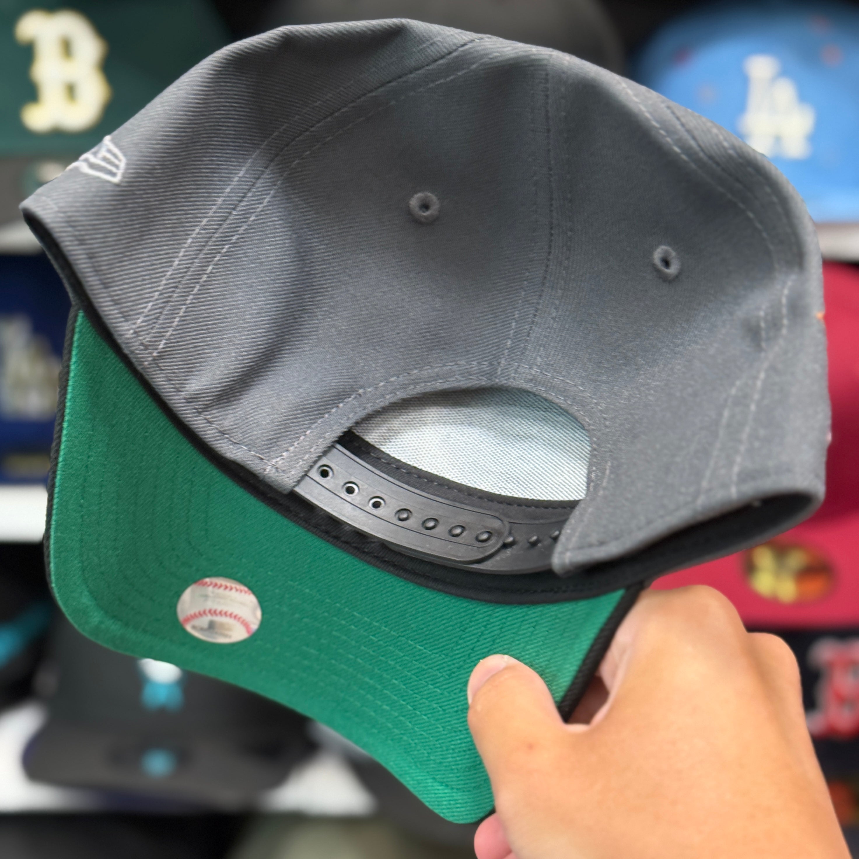 New Era Atlanta Braves 'World Series' A-Frame Grey/Black 9FORTY Snapback | Green Under Brim - Product Image