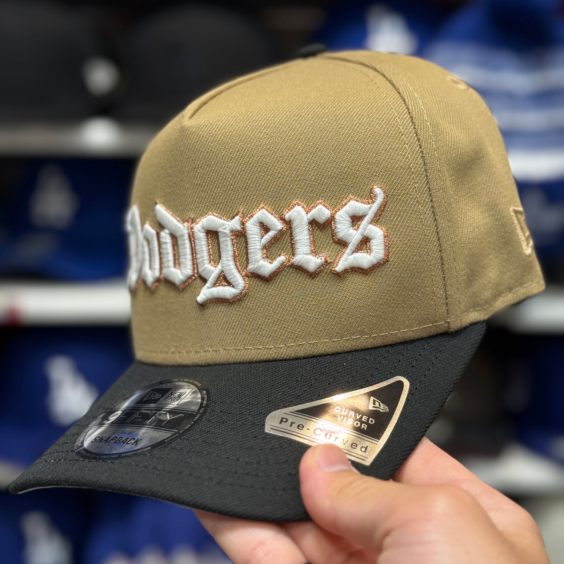 New Era Los Angeles Dodgers '40th Anniversary' A-Frame Tan/Black 9FIFTY Snapback | Glow in the Dark - Product Image