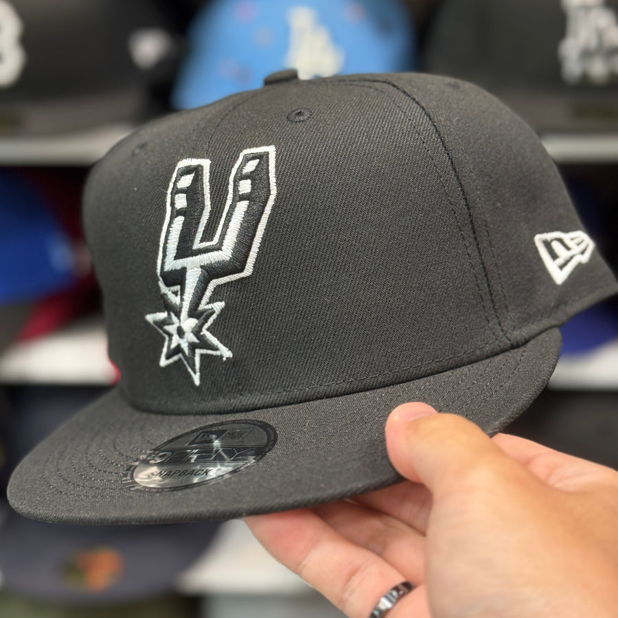 New Era San Antonio Spurs Black 9FIFTY Snapback - Product Image