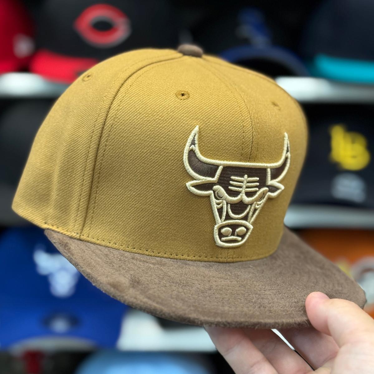 Chicago Bulls '20th Anniversary' 2T Tan Mitchell & Ness Buckle | Suede Brim - Product Image