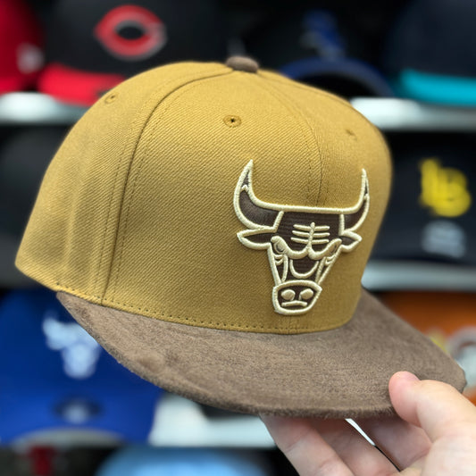 Chicago Bulls '20th Anniversary' 2T Tan Mitchell & Ness Buckle | Suede Brim