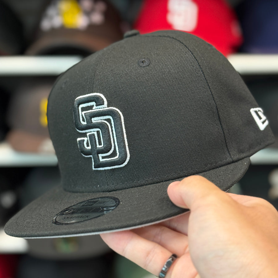 New Era San Diego Padres Outline Black 9FIFTY Snapback - Product Image