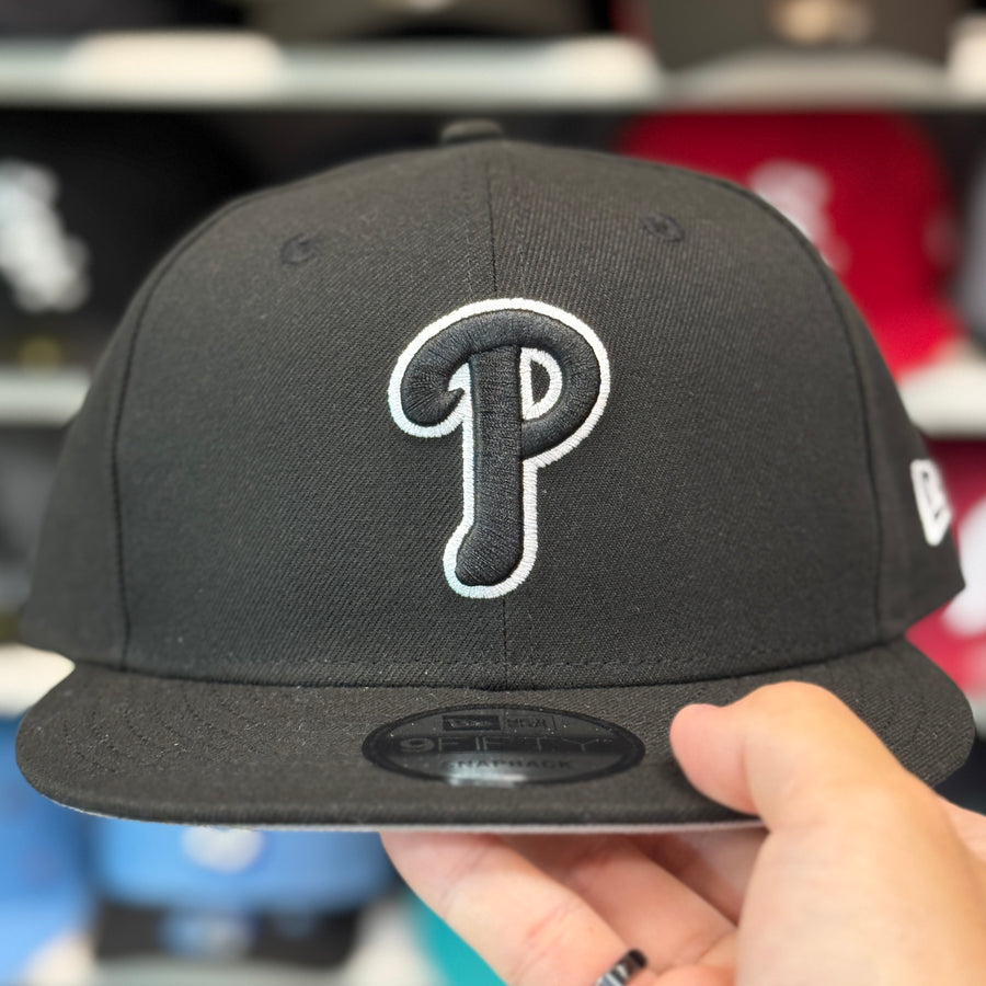 New Era Philadelphia Phillies Outline Black 9FIFTY Snapback - Product Image