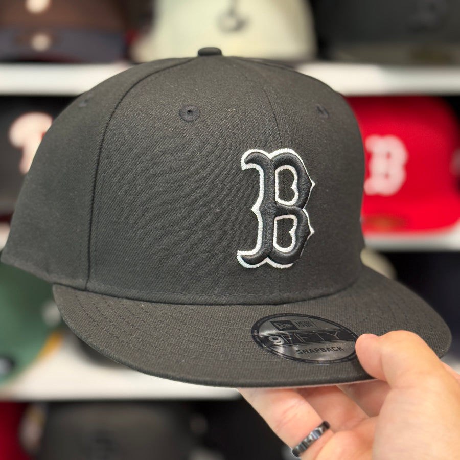 New Era Boston Red Sox Outline Black 9FIFTY Snapback - Product Image