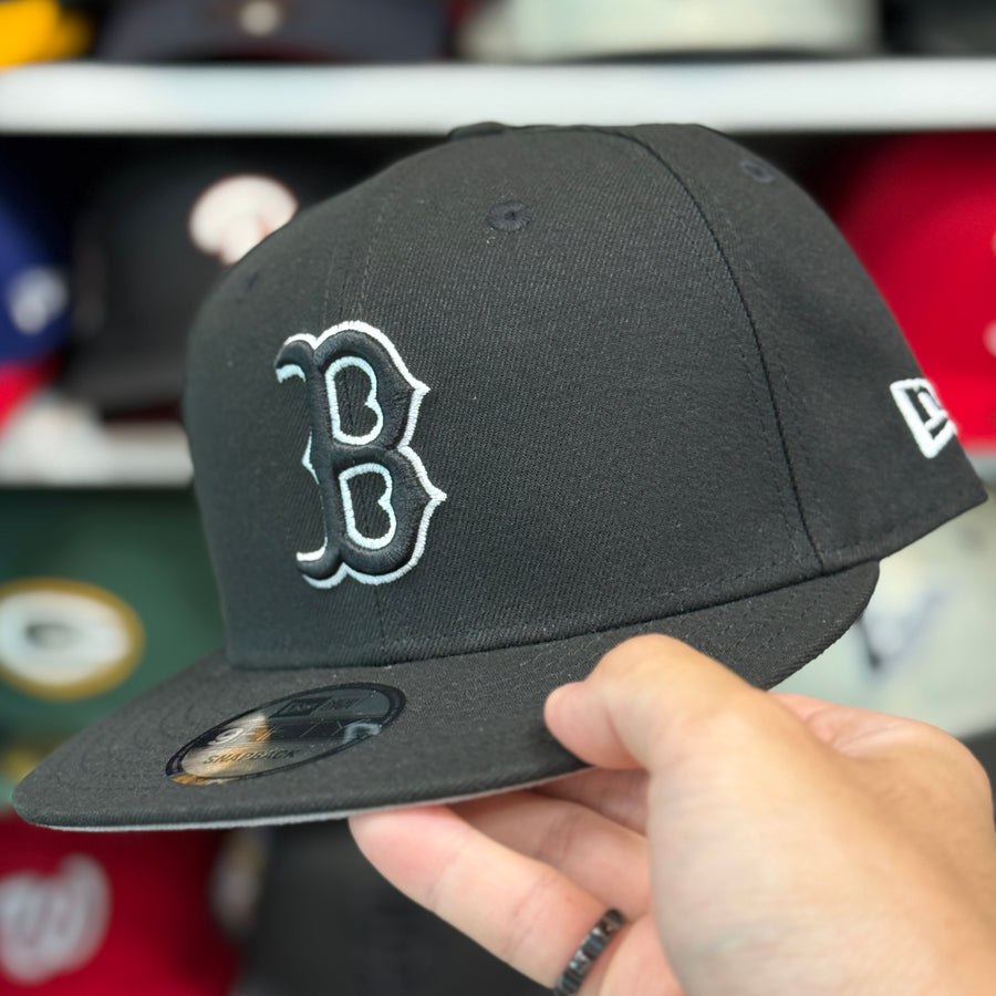 New Era Boston Red Sox Outline Black 9FIFTY Snapback - Product Image