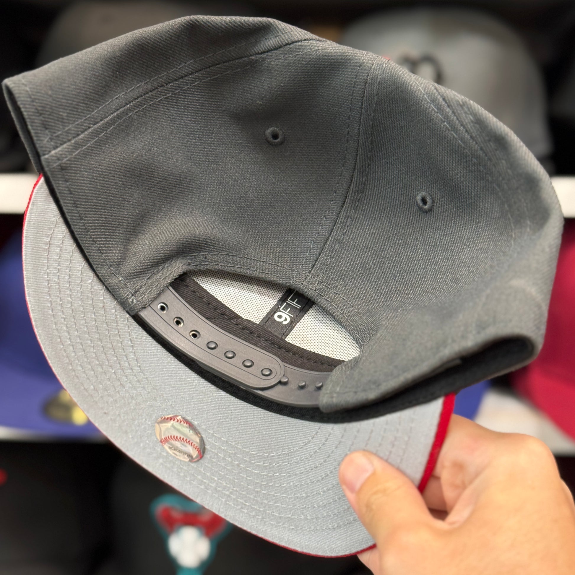 New Era Atlanta Braves Gray/Red 9FIFTY Snapback - Product Image