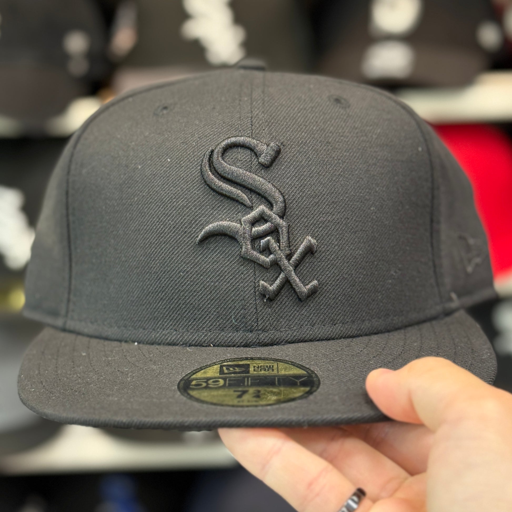 New Era Chicago White Sox Black/Black 59FIFTY Fitted Hat - Product Image