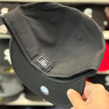 New Era Chicago White Sox Black/Black 59FIFTY Fitted Hat - Product Image