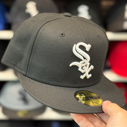 New Era Chicago White Sox Black 59FIFTY Fitted Hat - Product Image