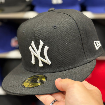 New Era New York Yankees Black 59FIFTY Fitted Hat | Size 7 5/8 - Product Image