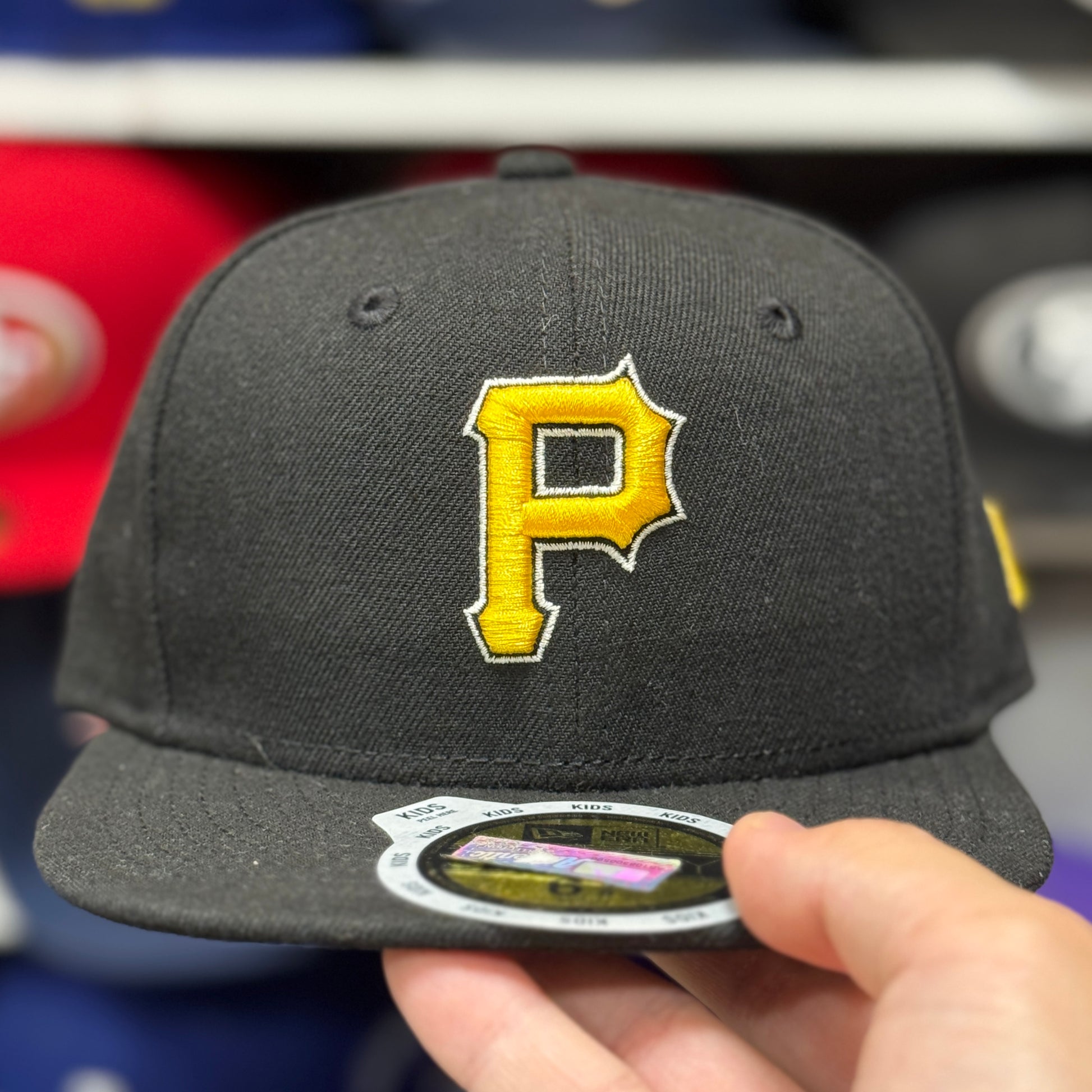 Youth Los Pittsburgh Pirates New Era Black 59FIFTY Fitted Hat - Product Image