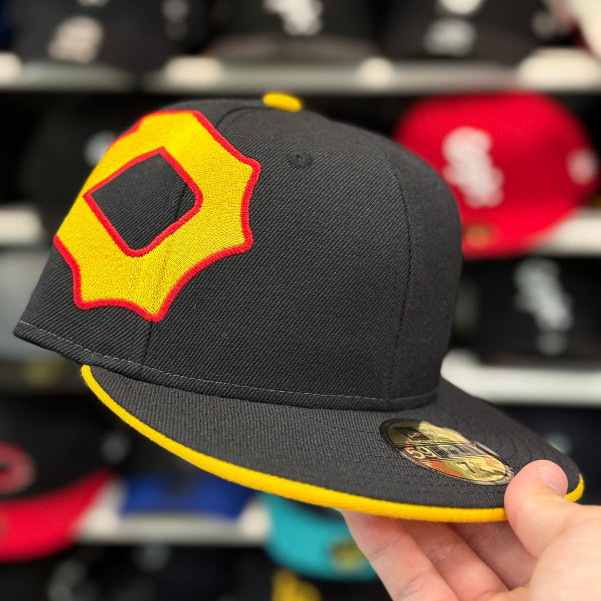 New Era Pittsburgh Pirates 'Large Side P' Black 59FIFTY Fitted Hat - Product Image