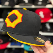 New Era Pittsburgh Pirates 'Large Side P' Black 59FIFTY Fitted Hat - Product Image