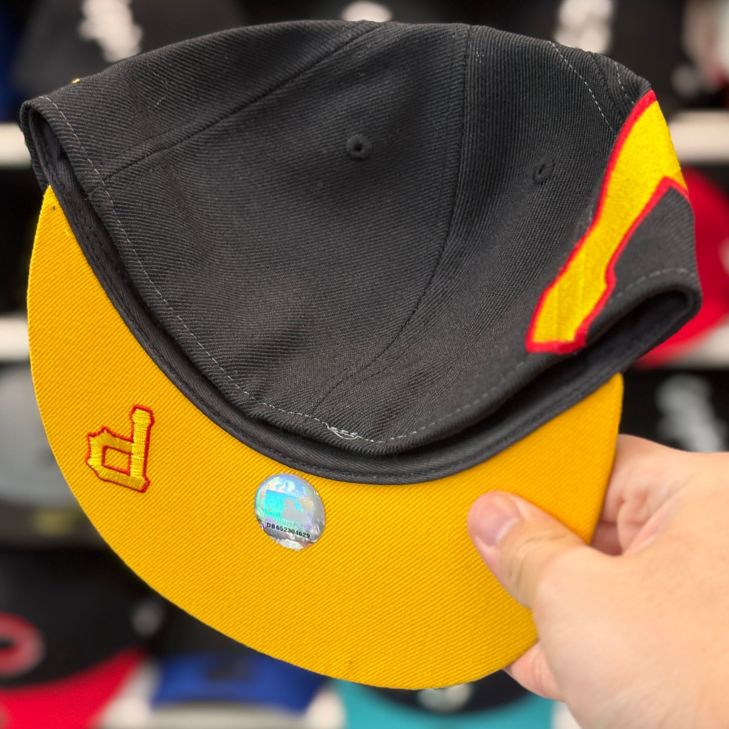 New Era Pittsburgh Pirates 'Large Side P' Black 59FIFTY Fitted Hat - Product Image