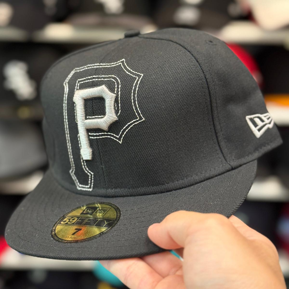 New Era Pittsburgh Pirates 'Oversized-Outline Logo' Black 59FIFTY Fitted Hat - Product Image