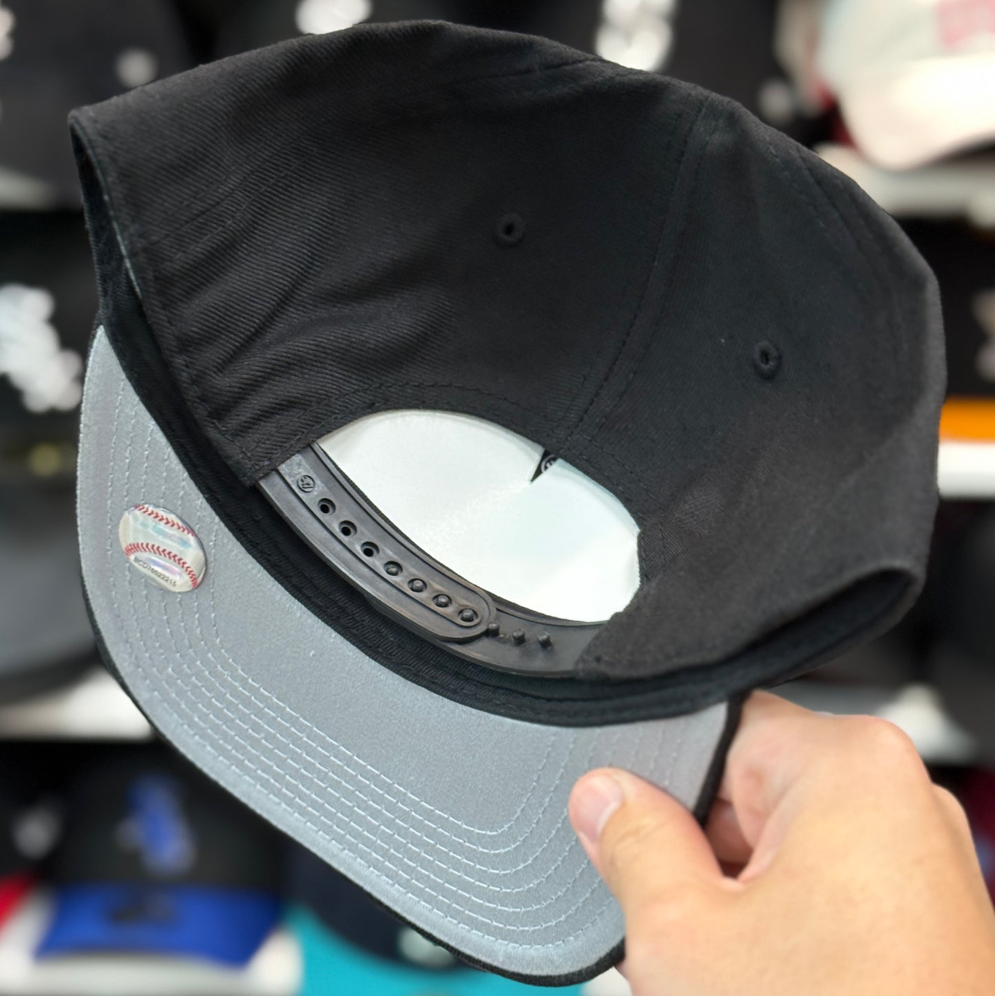 Pittsburgh Pirates Black/White '47 Brand Snapback - Product Image