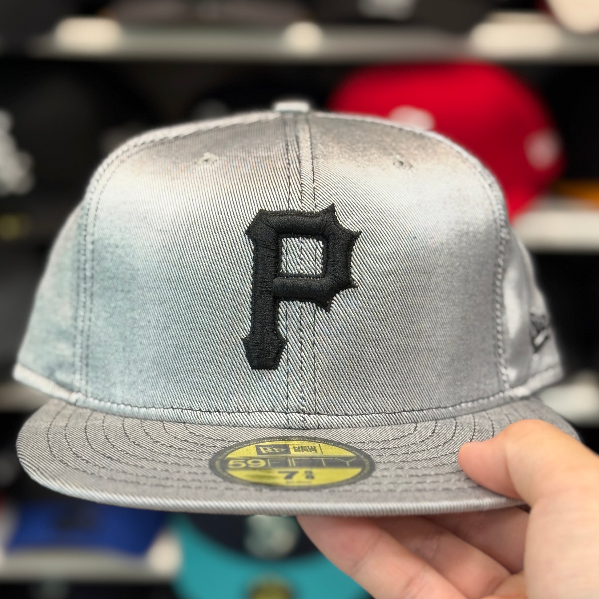New Era Pittsburgh Pirates Metallic Silver 59FIFTY Fitted Hat - Product Image