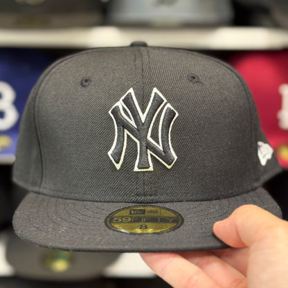 New Era New York Yankees 'Outline Logo' Black 59FIFTY Fitted Hat - Product Image