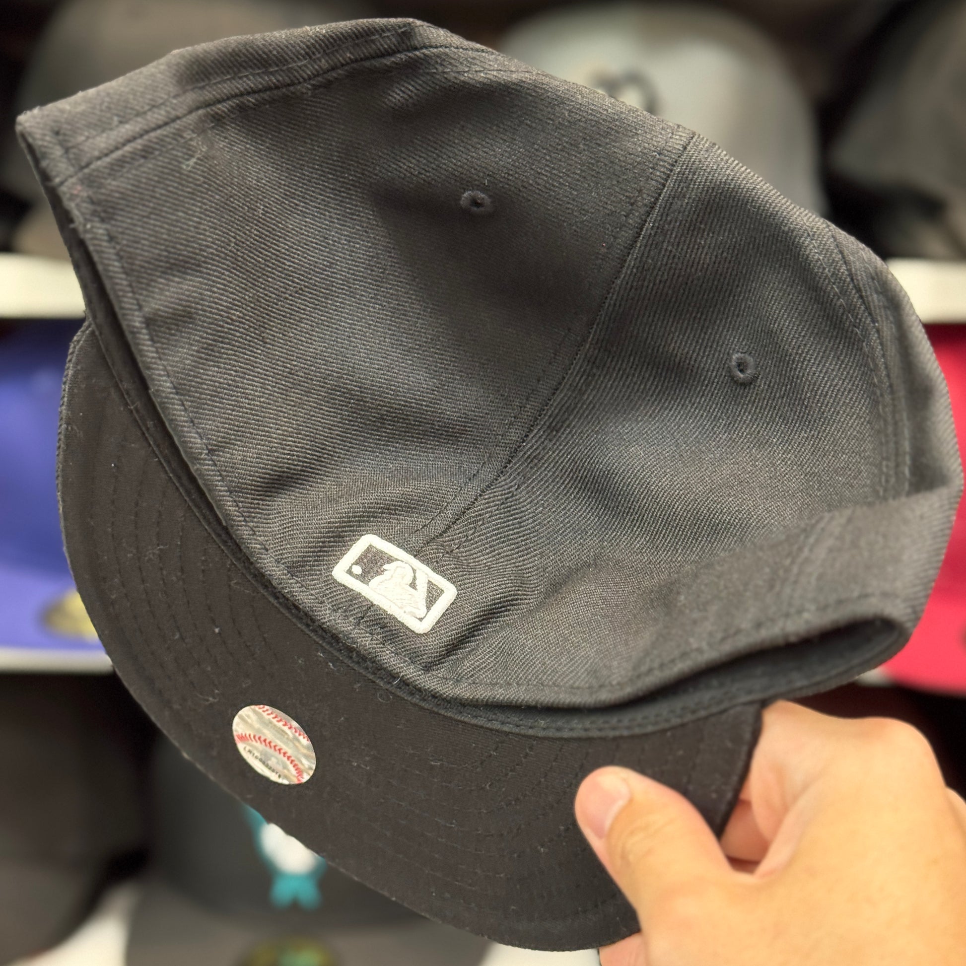 New Era New York Yankees 'Outline Logo' Black 59FIFTY Fitted Hat - Product Image