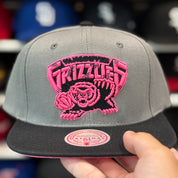 Vancouver Grizzlies Gray/Black Mitchell & Ness Snapback - Product Image