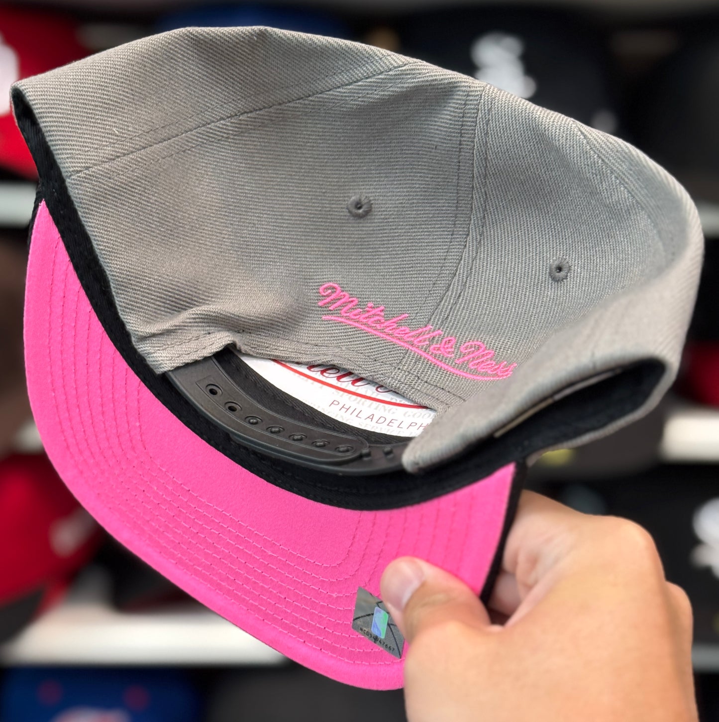 Vancouver Grizzlies Gray/Black Mitchell & Ness Snapback
