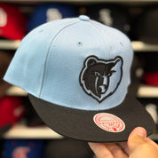 Vancouver Grizzlies Baby Blue/Black Mitchell & Ness Snapback - Product Image