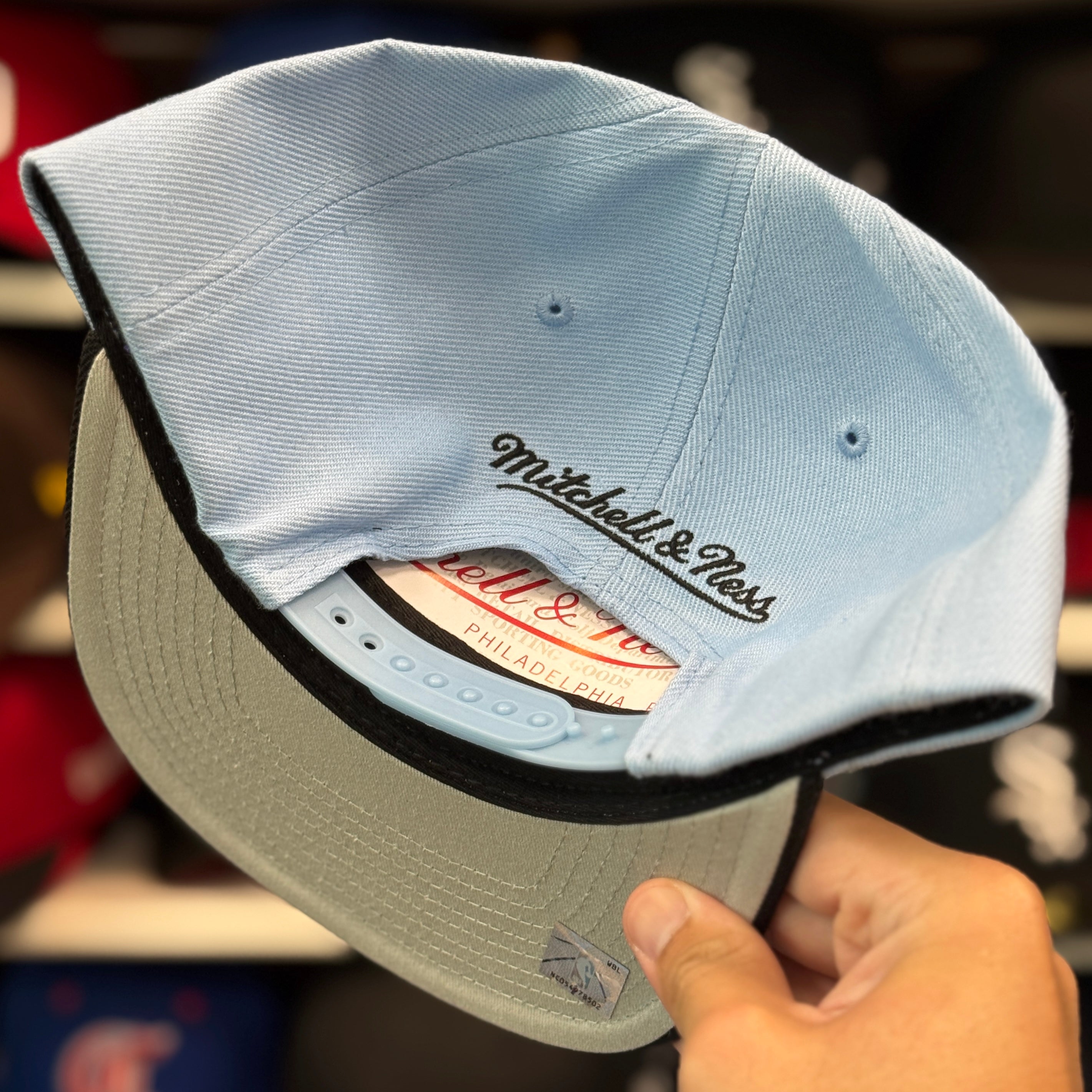 Vancouver Grizzlies Baby Blue/Black Mitchell & Ness Snapback - Product Image