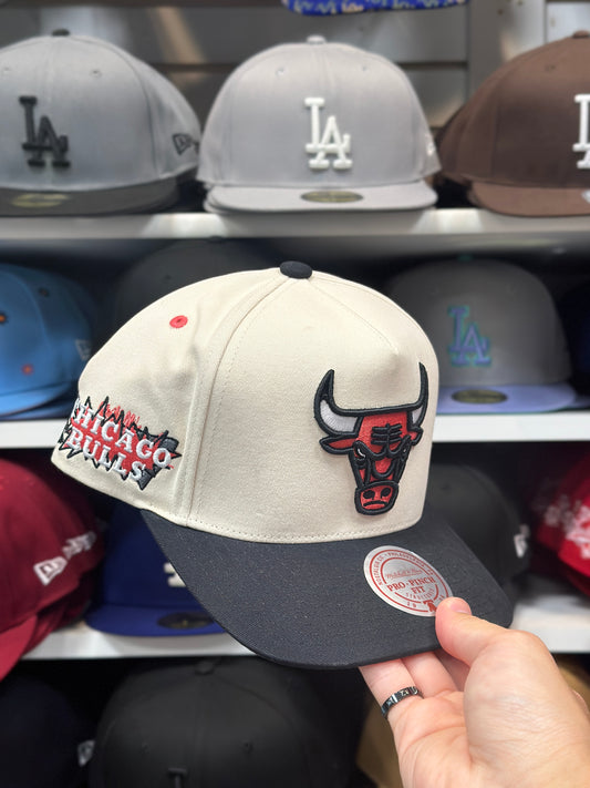 Chicago Bulls NBA Snapback | Mitchell & Ness Pro Pitch Adjustable Hat | Creme/Black