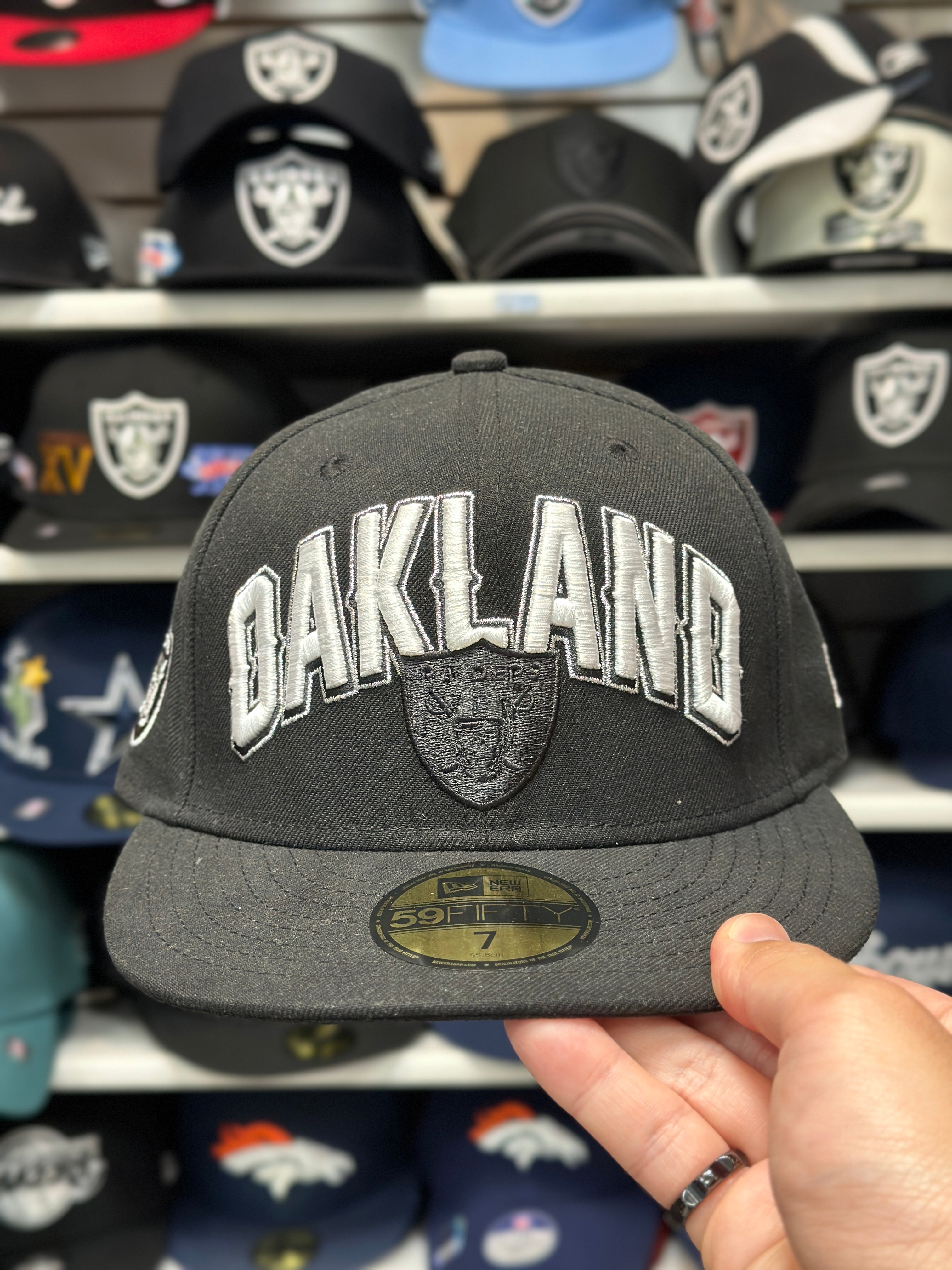 Oakland Raiders NFL Vintage Fitted Hat New Era 59FIFTY Sized Cap B Cap World Embroidery