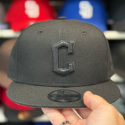 New Era Cleveland Guardians Black/Black 9FIFTY Snapback - Product Image