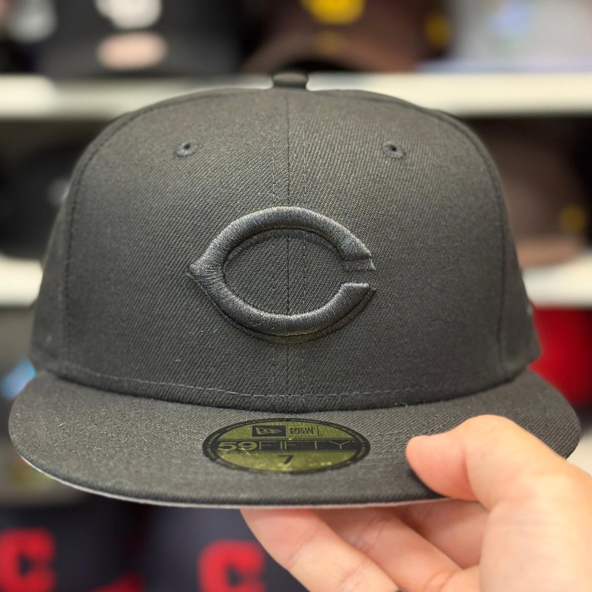 New Era Cincinnati Reds All Black 59FIFTY Fitted Hat - Product Image