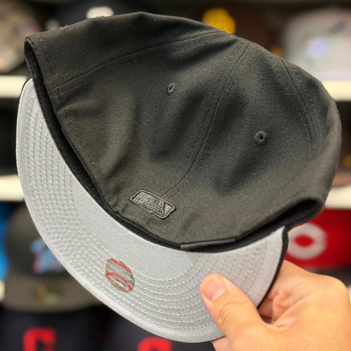 New Era Cincinnati Reds All Black 59FIFTY Fitted Hat - Product Image