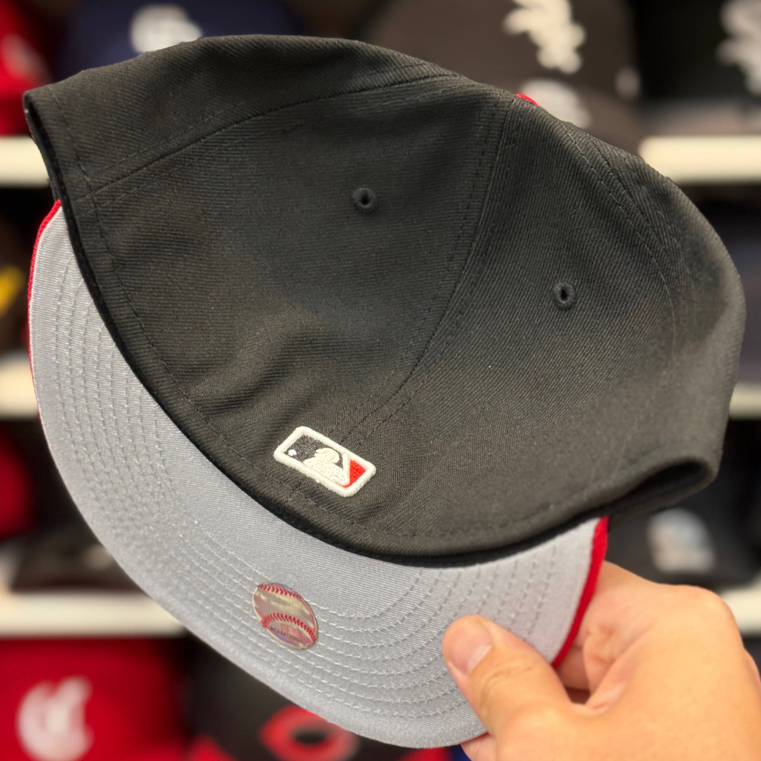 New Era Cincinnati Reds Black/Red 59FIFTY Fitted Hat - Product Image