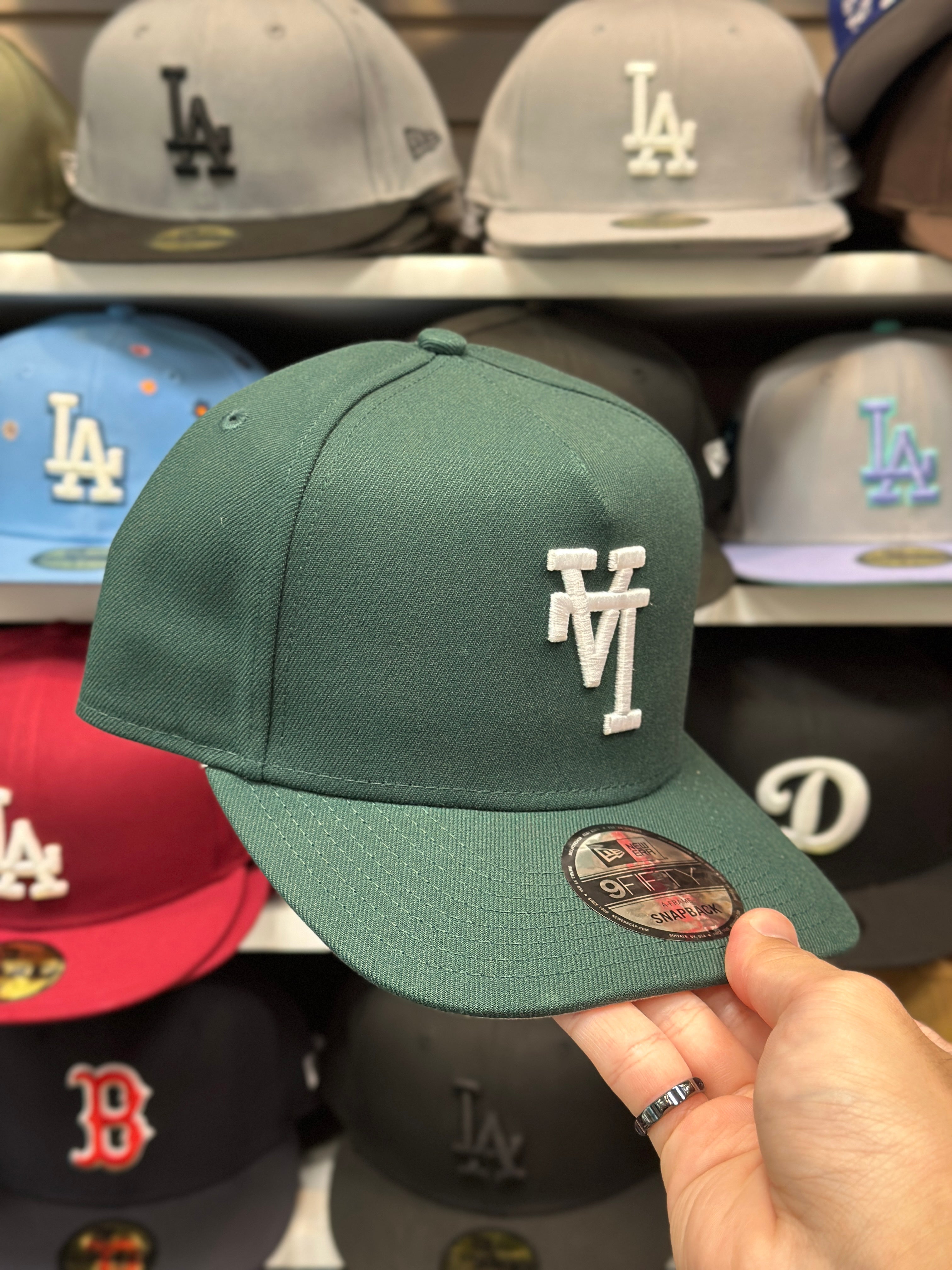 New Era Los Angeles Dodgers World Series Patch Island Green deals 9Fifty Snapback Hat