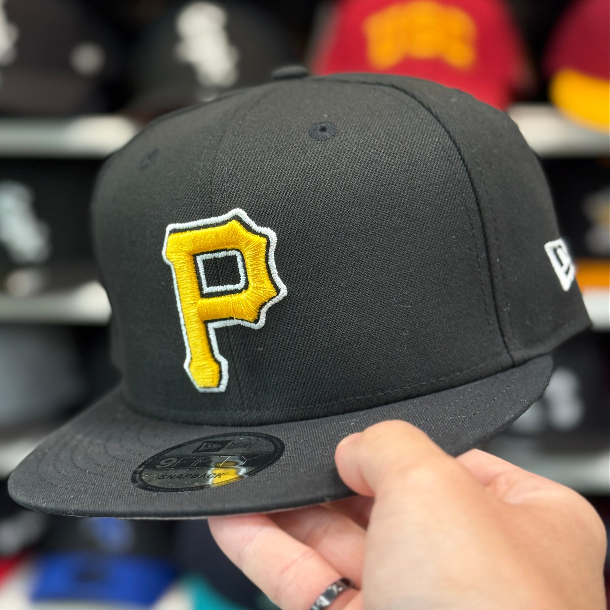 New Era Pittsburgh Pirates 'Outline Logo' Black 9FIFTY Snapback - Product Image
