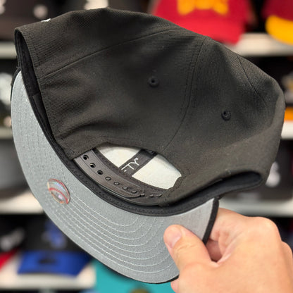 New Era Pittsburgh Pirates 'Outline Logo' Black 9FIFTY Snapback - Product Image