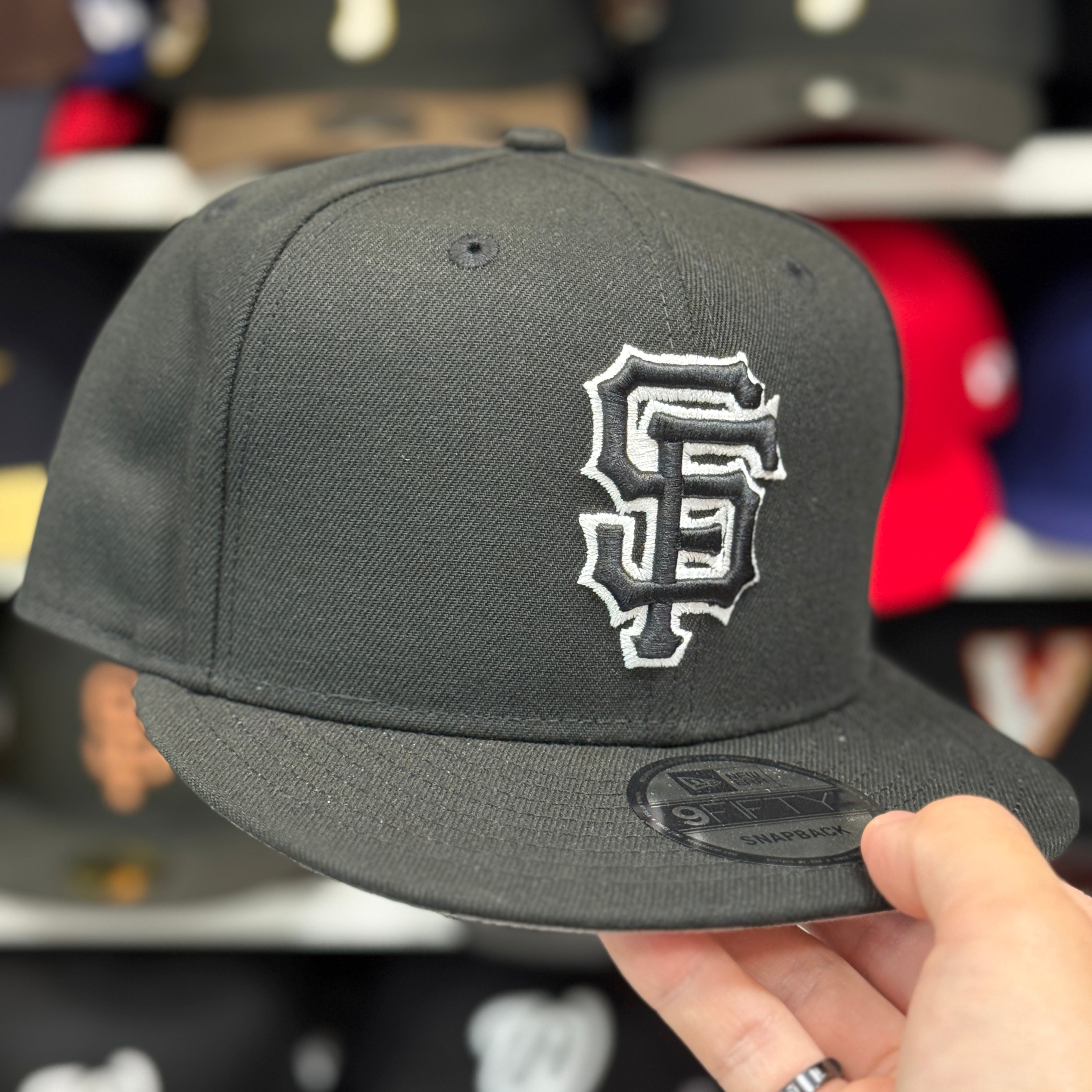 New Era San Francisco Giants 'Outline Logo' Black 9FIFTY Snapback - Product Image