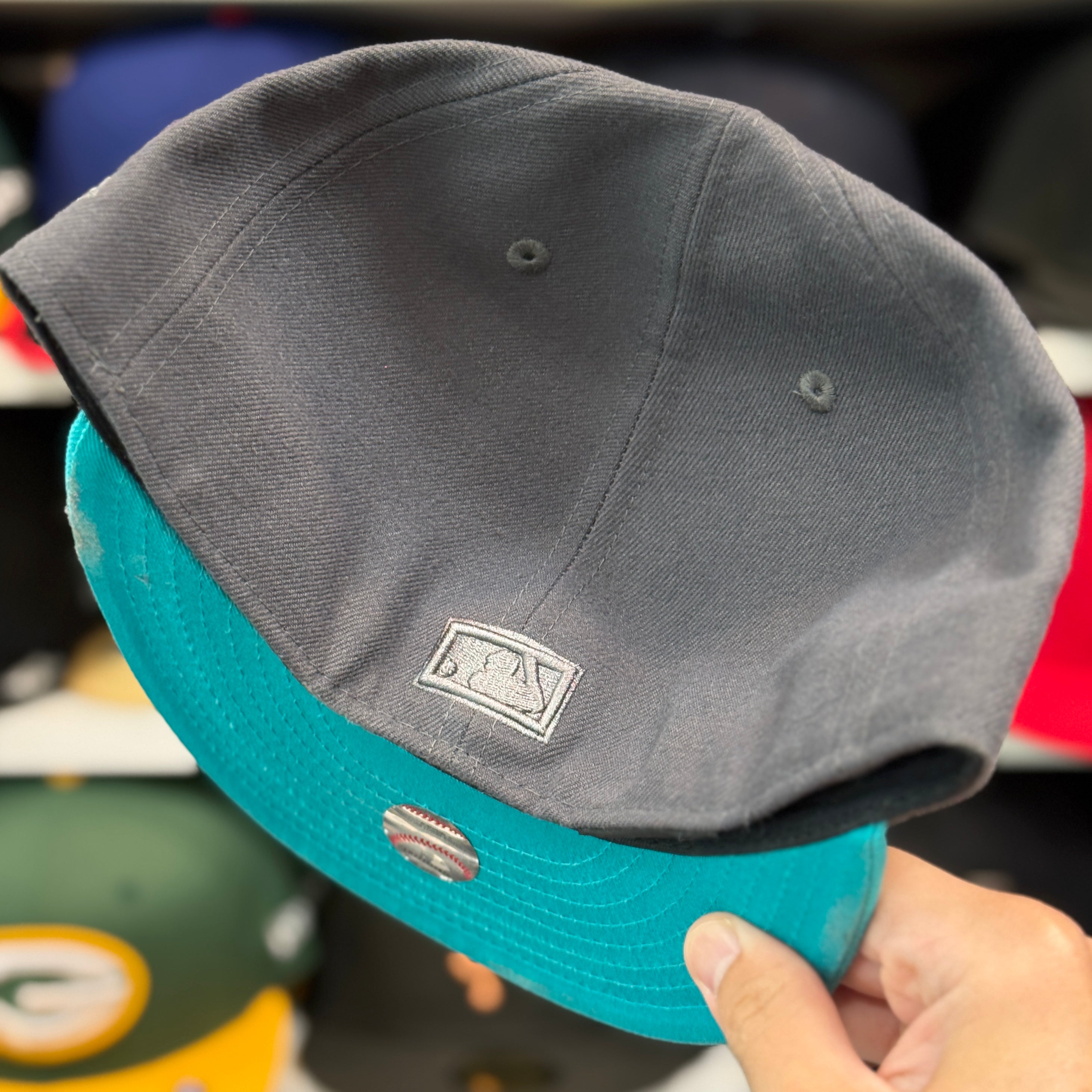 New Era Montreal Expos Dark Grey/Teal 59FIFTY Fitted Hat - Product Image