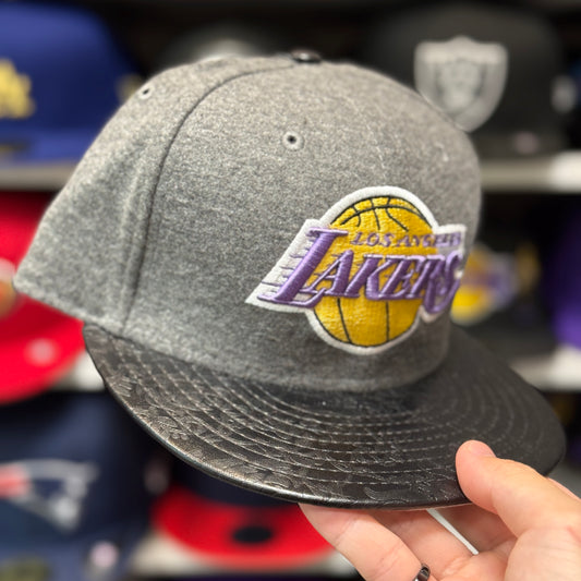 New Era Los Angeles Lakers 'Leather Brim' 9FIFTY Buckle Strap | Gray/Black
