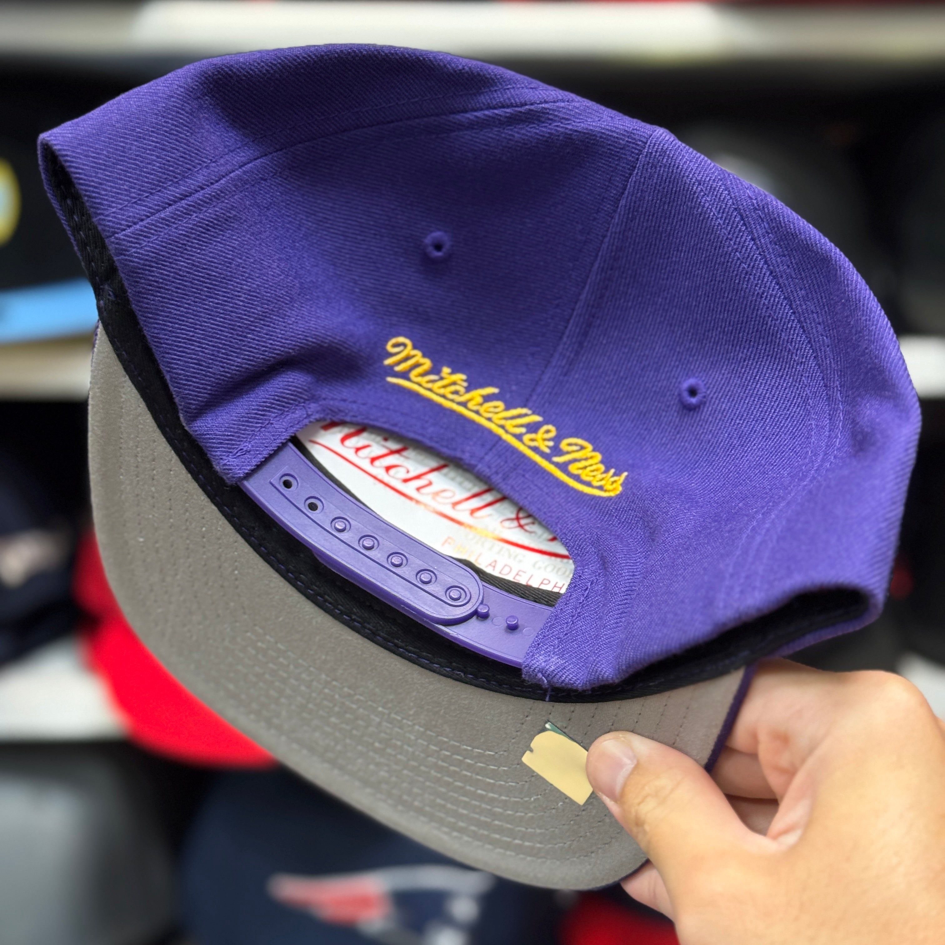 Los Angeles Lakers Purple Mitchell & Ness Snapback - Product Image